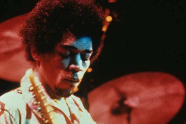 Jimi Hendrix よく身に着けていた襟巻がオークションに出品されることに Lmusic 音楽ニュース