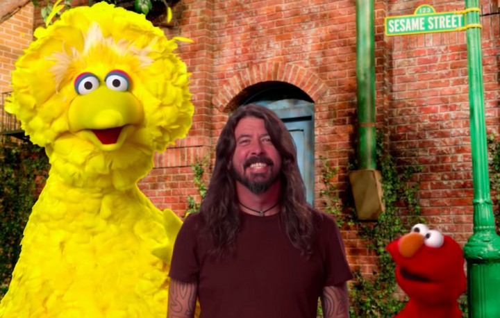 Foo Fightersのdavid Egrohl Sesame Street に提供した楽曲の全編が公開 Lmusic 音楽ニュース