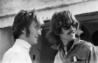 George HarrisonとJohn Lennon