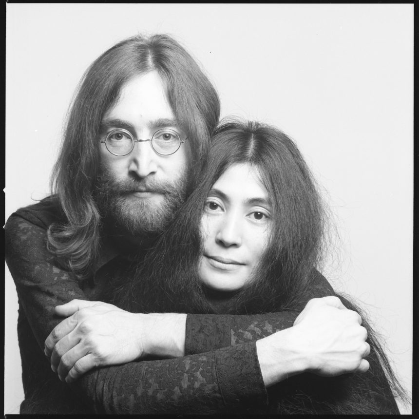 John LennonとYoko Ono、1969年の「WAR IS OVER!」の屋外広告がARで 