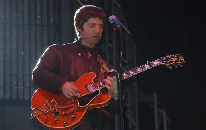 Noel Gallagher、oasisが解散した日に壊されたギターがオークションに出品されることに LMusic-音楽ニュース-