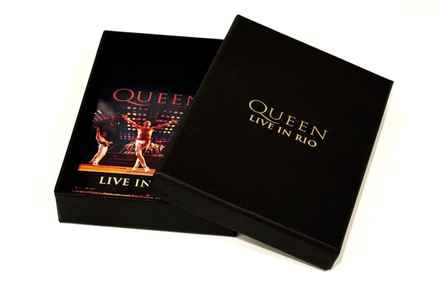 クイーン『LIVE IN RIO』の映像がスマホで楽しめる配信カードとオフィシャル・パンフレット同時発売